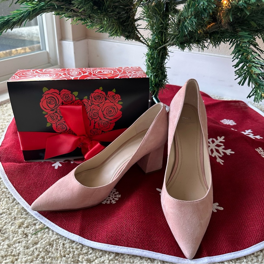 Marc Fisher Pale Pink Suede Pumps size 8